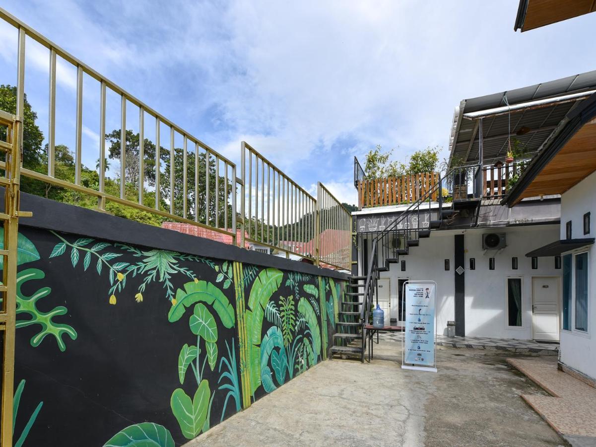 Oyo 1074 Homestay Rumah Puti Painan Exterior photo